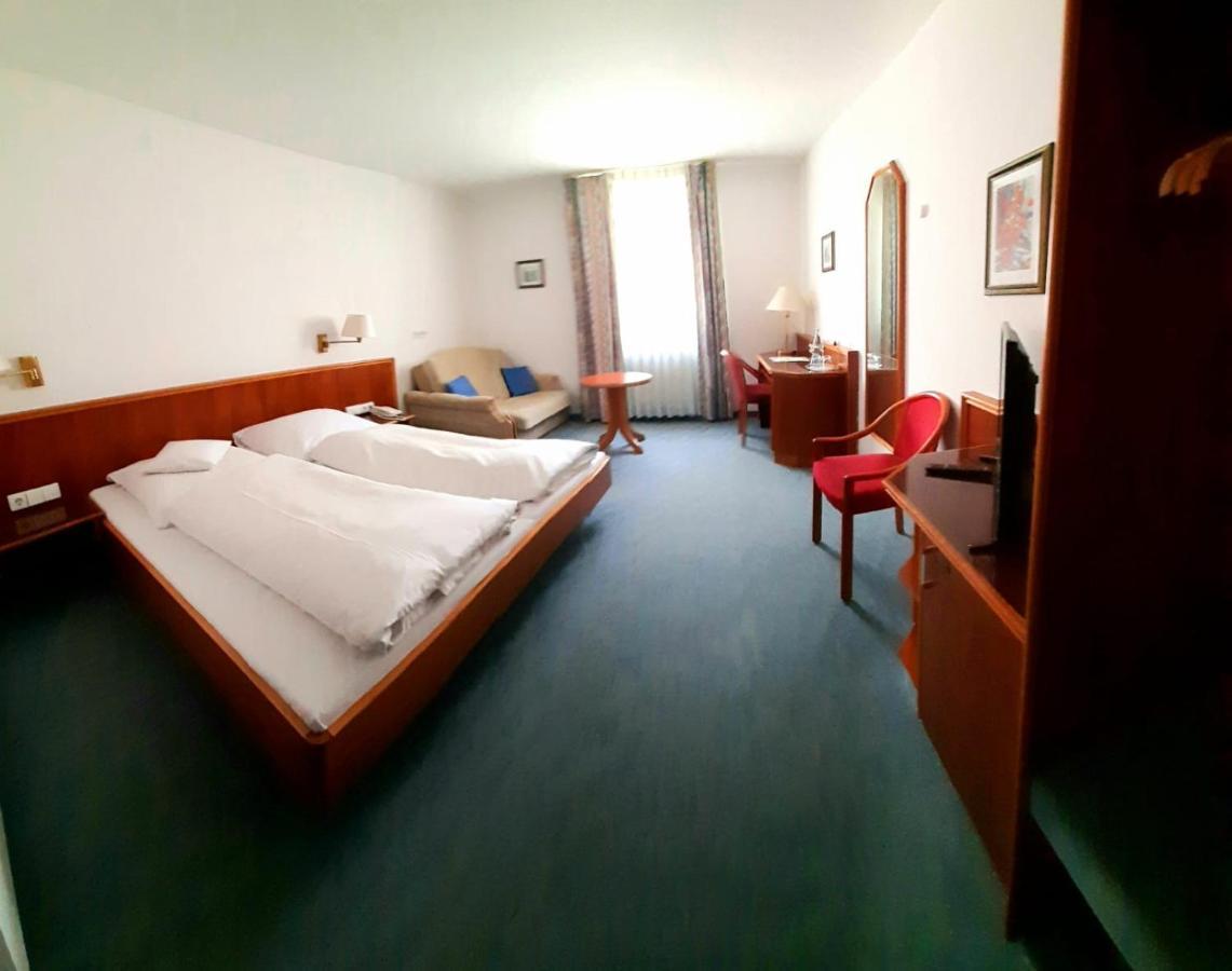 Garni Hotel Maselheimer Hof Bagian luar foto